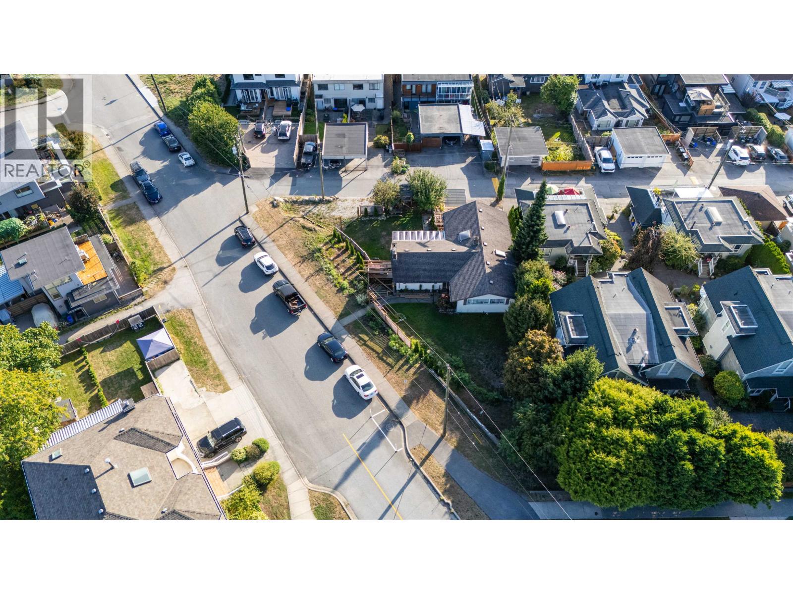 645 ST. DAVIDS AVENUE, North Vancouver