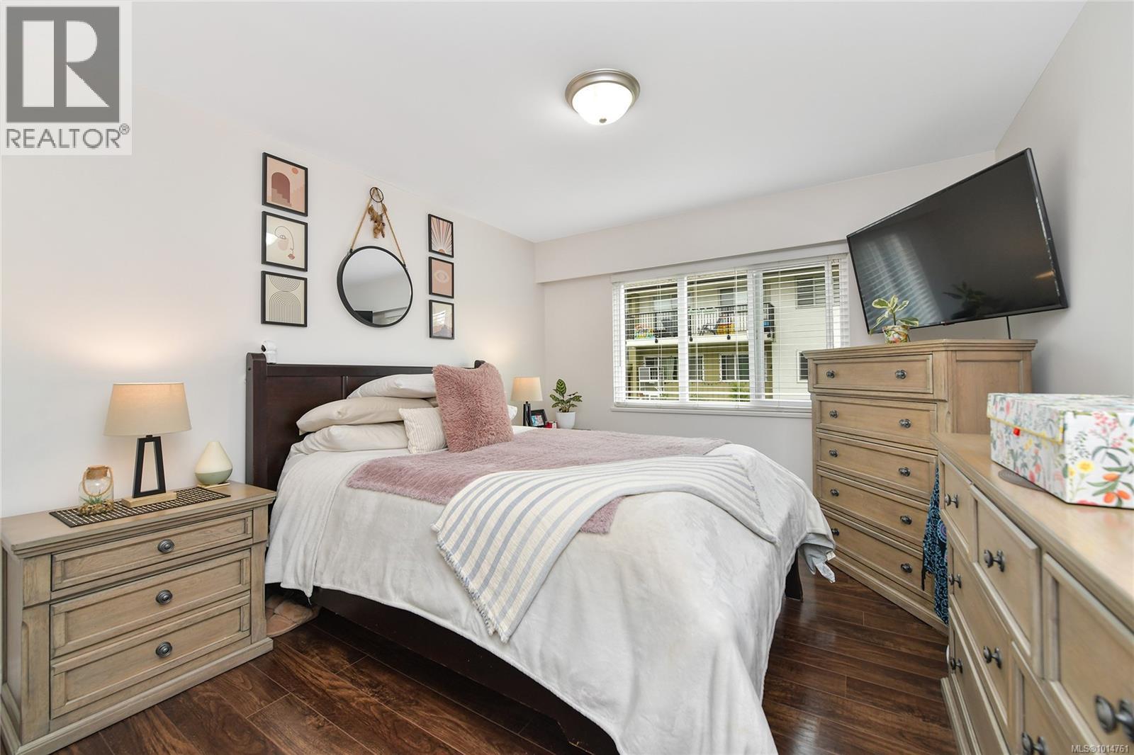  364 Burnside Road West, Saanich