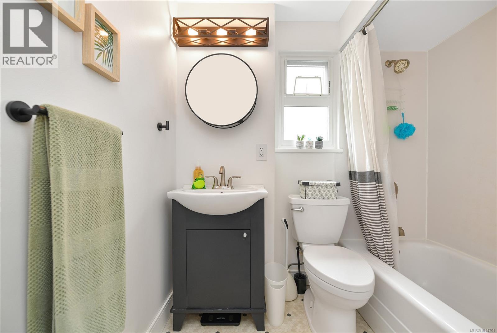  364 Burnside Road West, Saanich