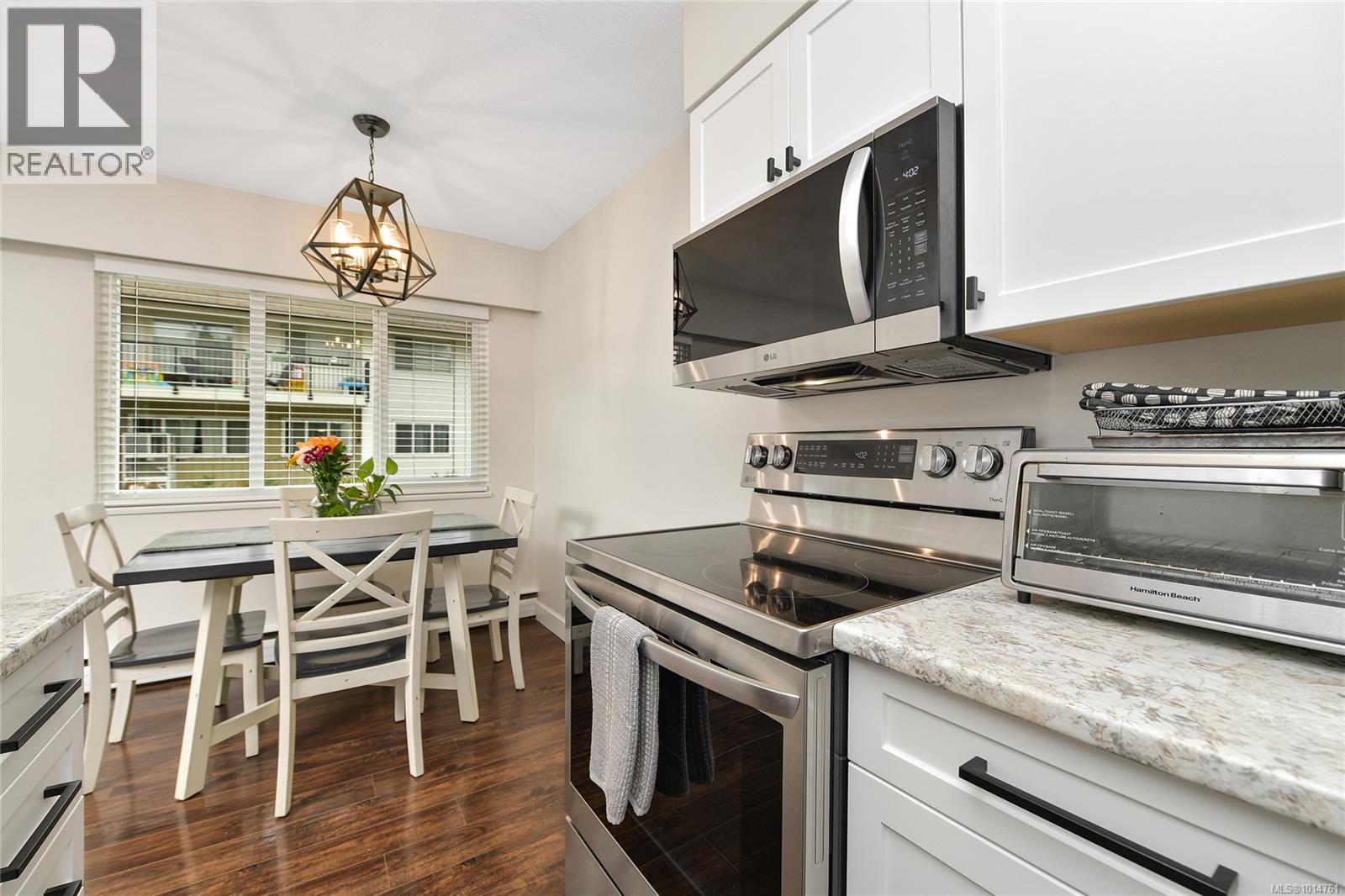  364 Burnside Road West, Saanich