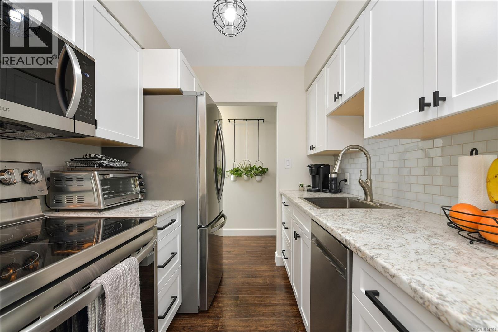  364 Burnside Road West, Saanich