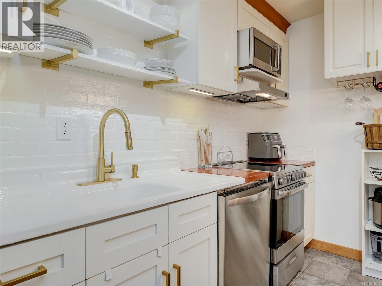 2 1956 Glenidle Rd, Sooke