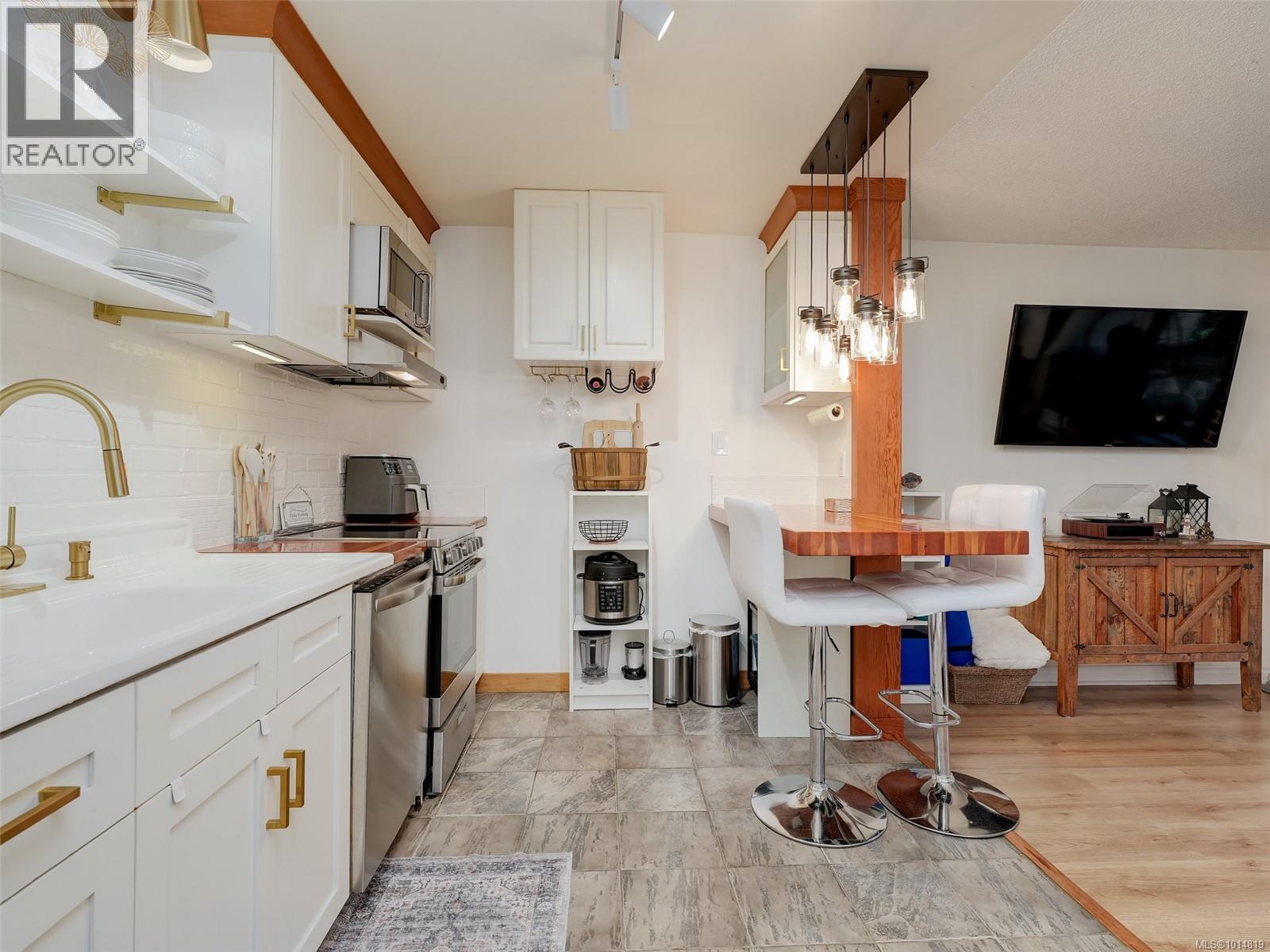 2 1956 Glenidle Rd, Sooke
