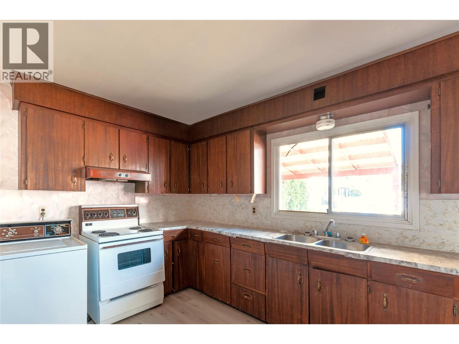  824 Grenfell Avenue, Kelowna