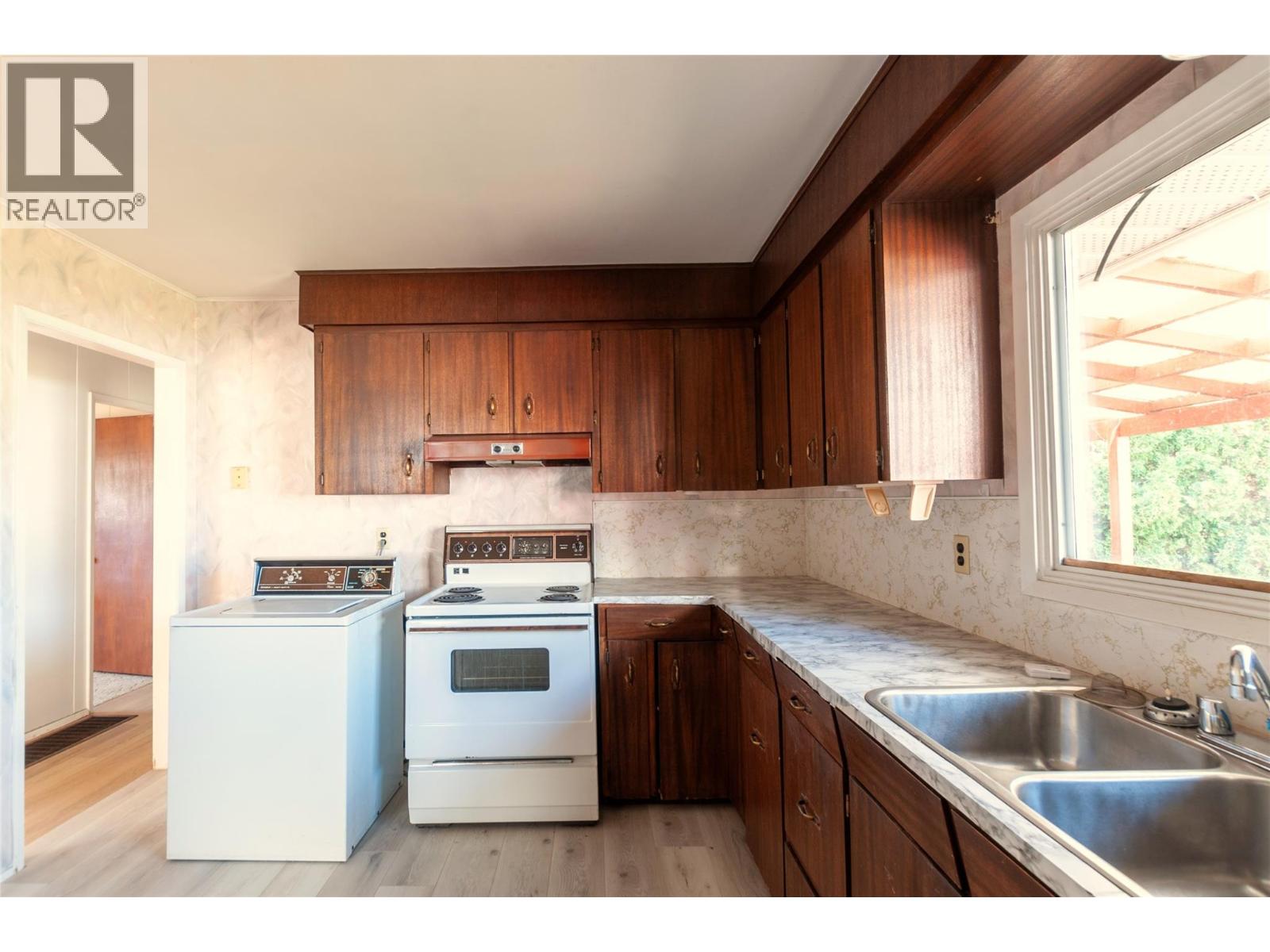  824 Grenfell Avenue, Kelowna