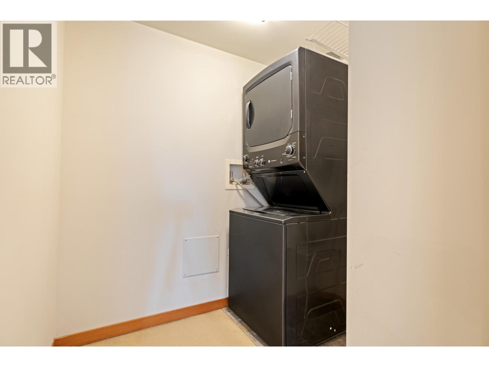 201 10 RENAISSANCE SQUARE, New Westminster