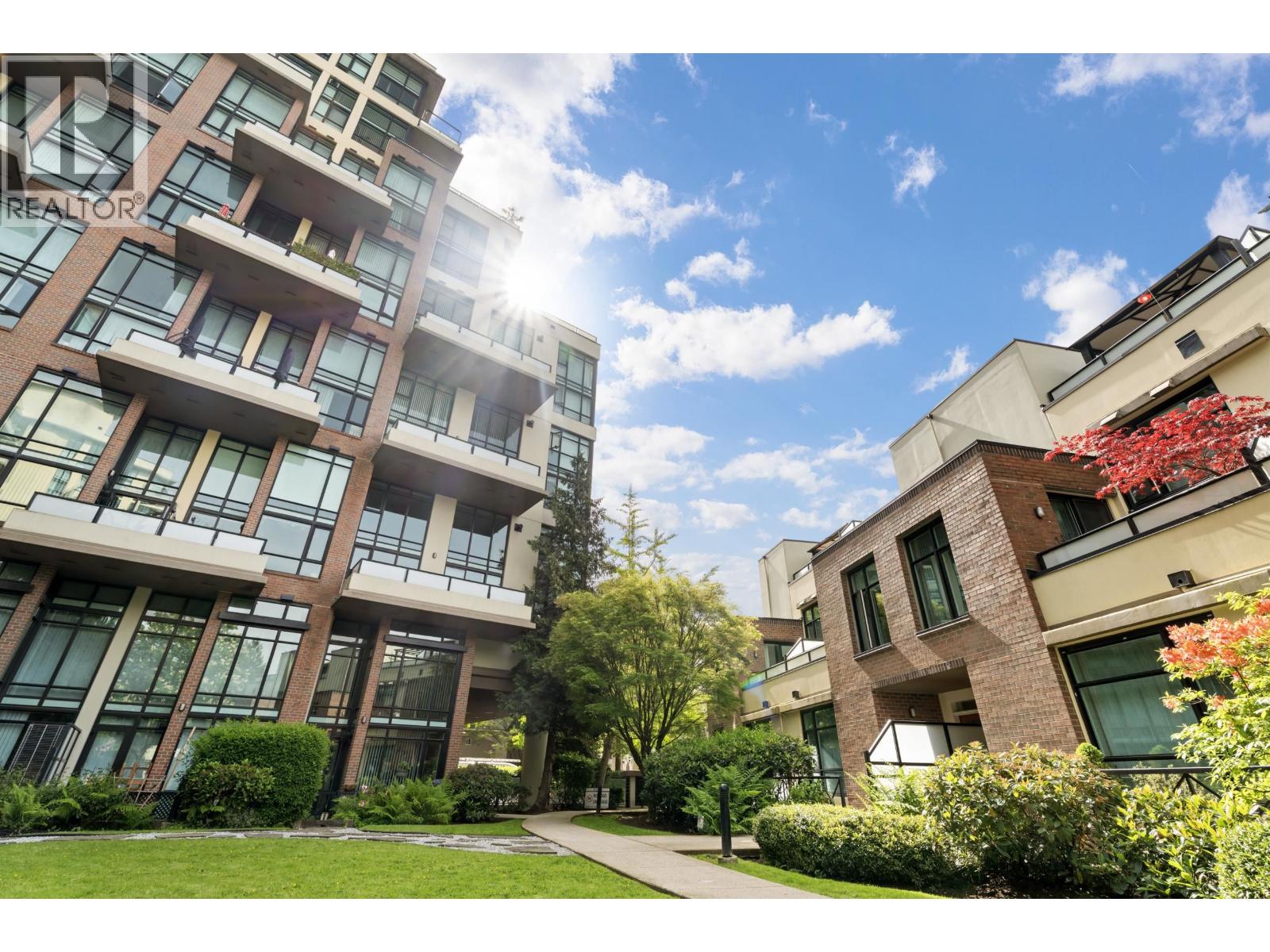 201 10 RENAISSANCE SQUARE, New Westminster