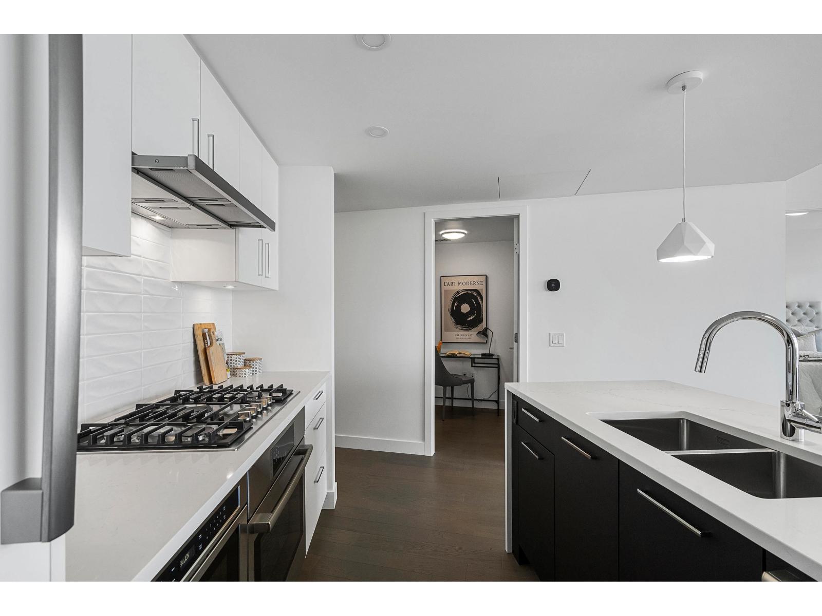 1108 1588 JOHNSTON ROAD, White Rock