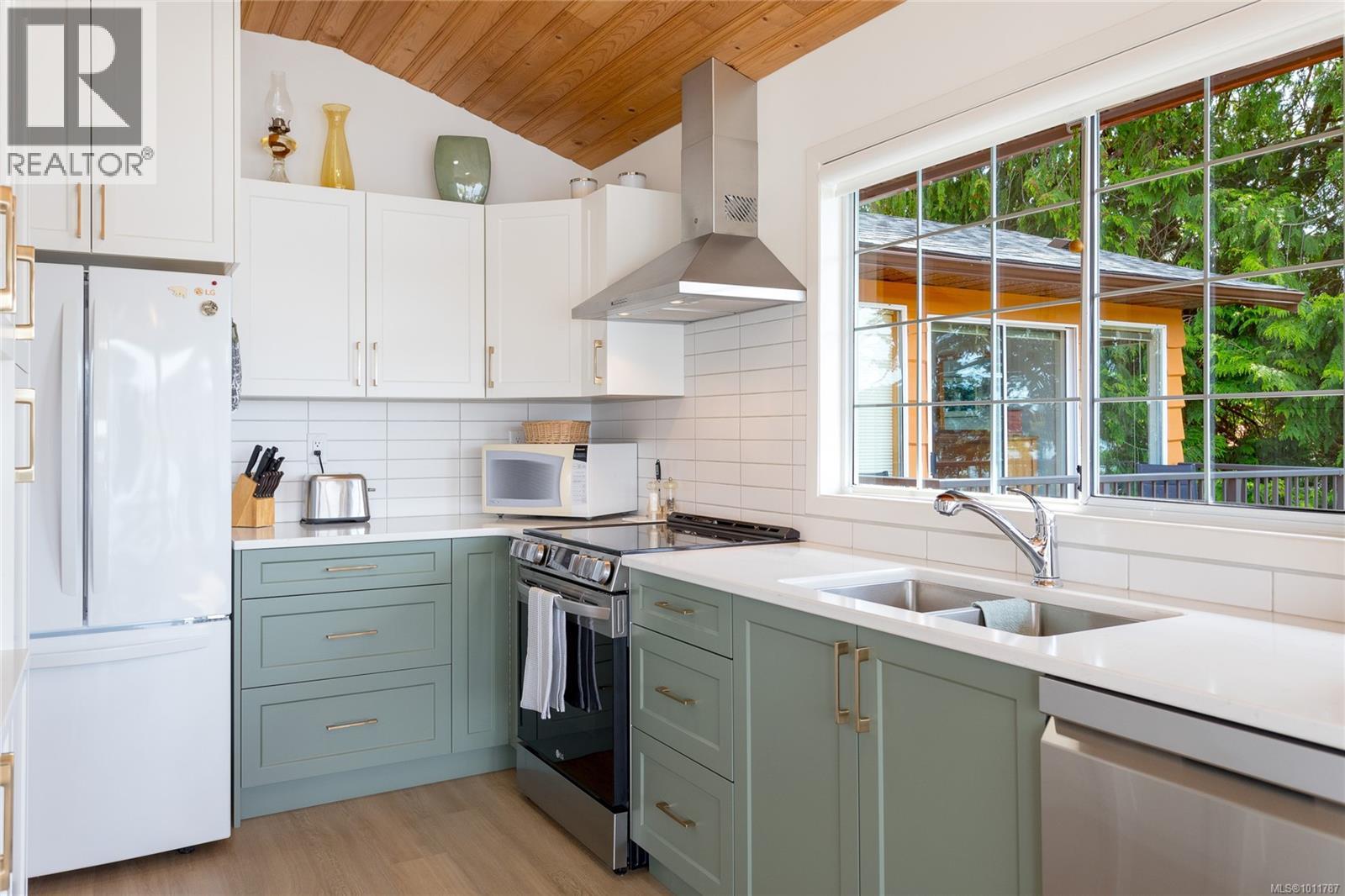 6510 Thornett Rd, Sooke