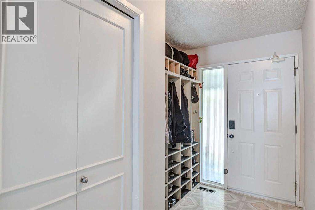 623 Lake Simcoe Close SE, Calgary, Alberta