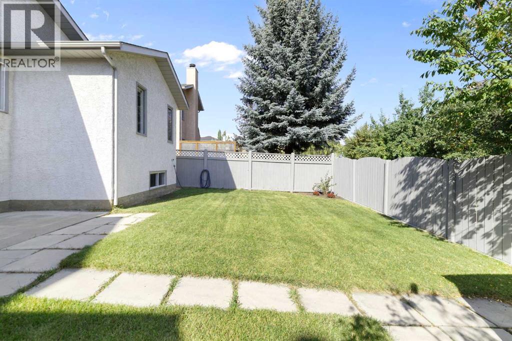 Single Family House Bi-level for Sale in  Millrise Close SW Millrise Calgary 