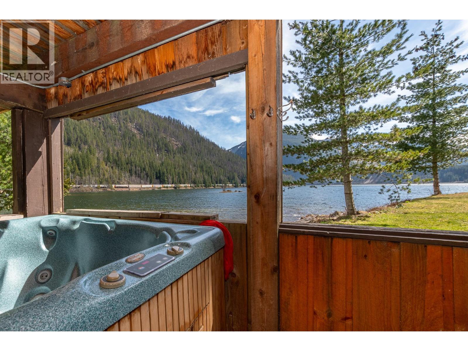 8323 Trans Canada Highway, Malakwa