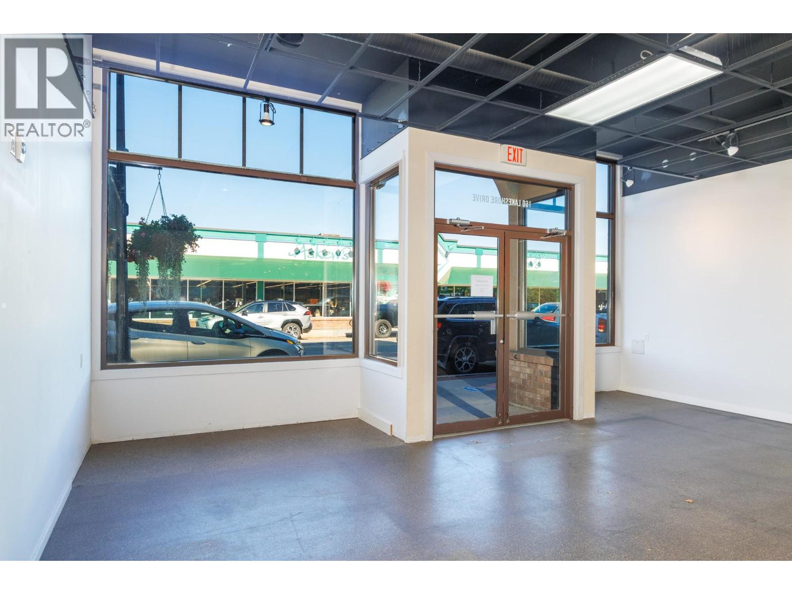  160 Lakeshore Drive Northeast, Salmon Arm
