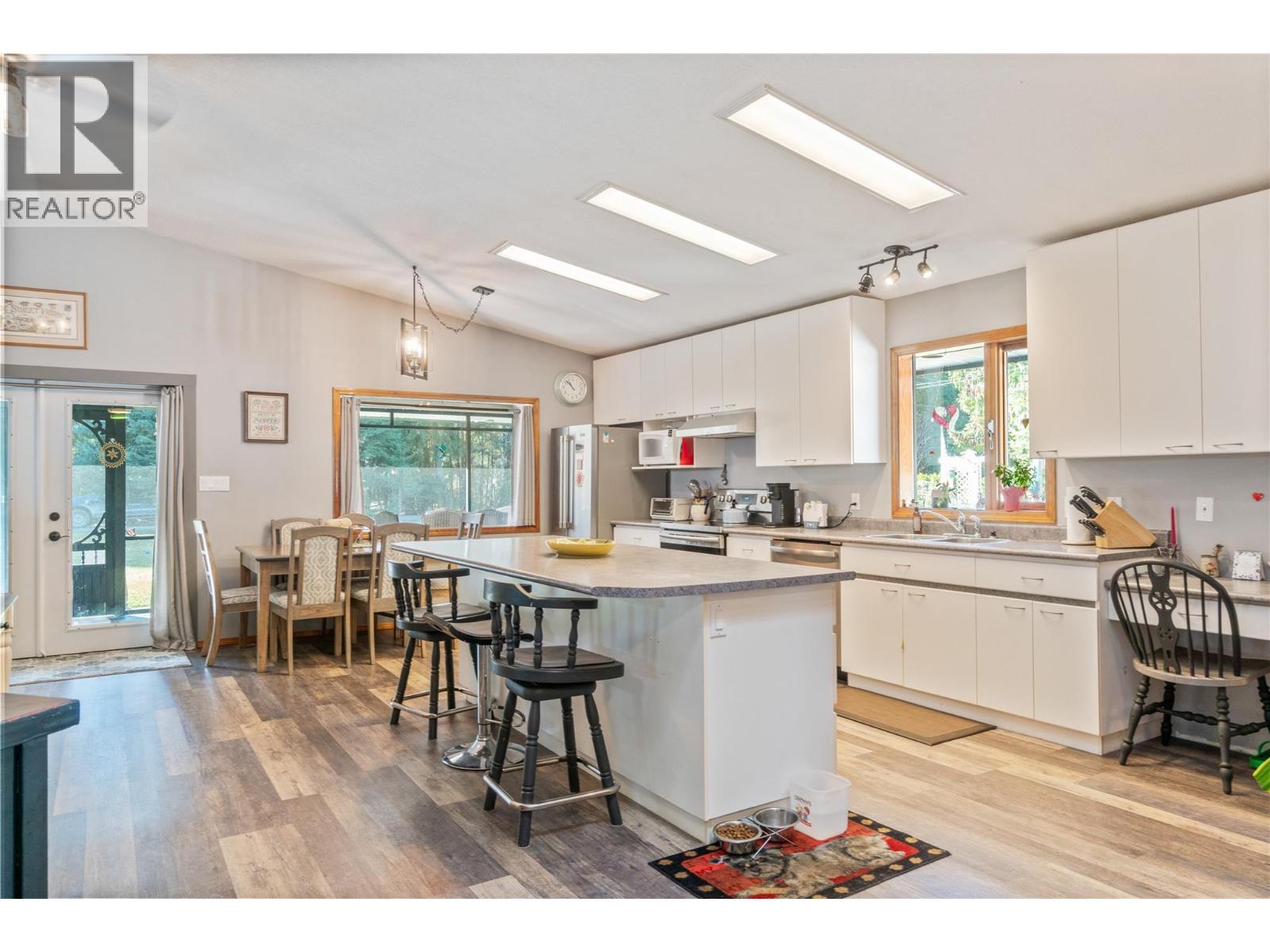  4061 Santa Road, Scotch Creek