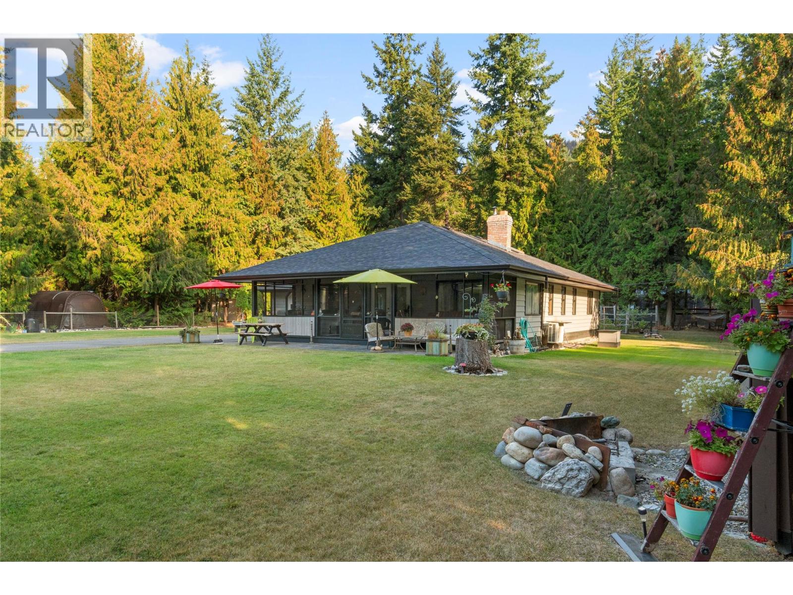  4061 Santa Road, Scotch Creek