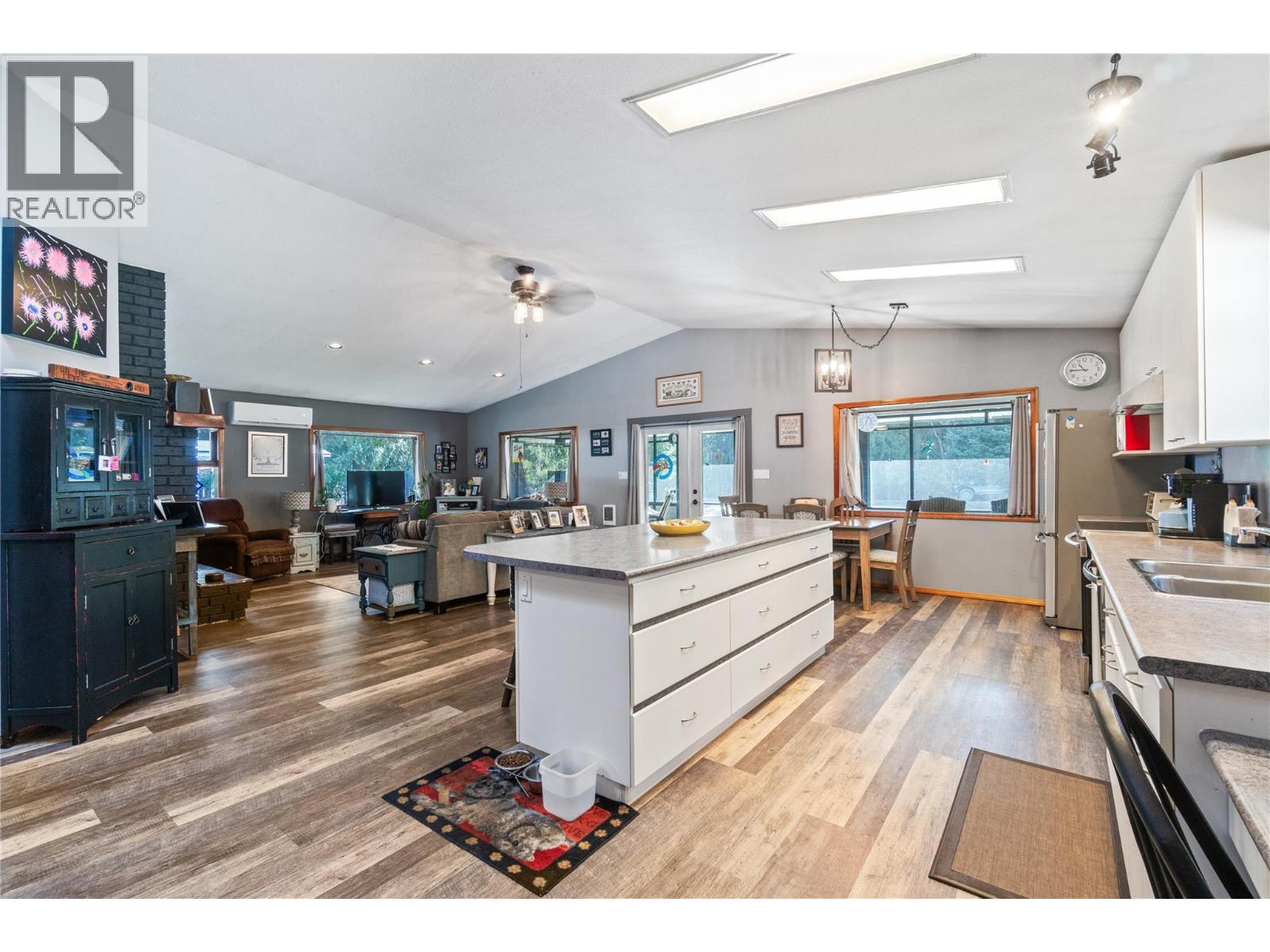  4061 Santa Road, Scotch Creek