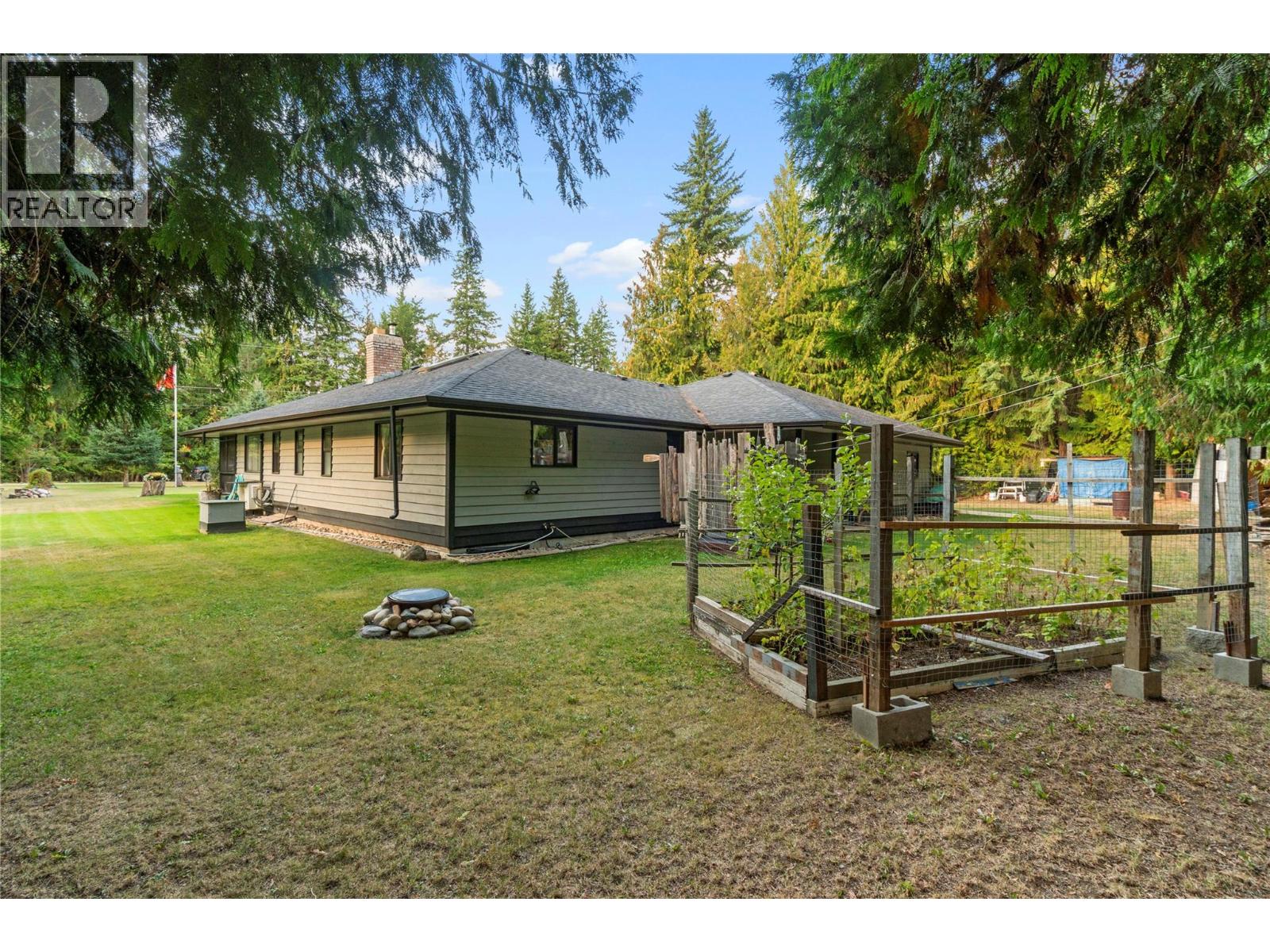  4061 Santa Road, Scotch Creek