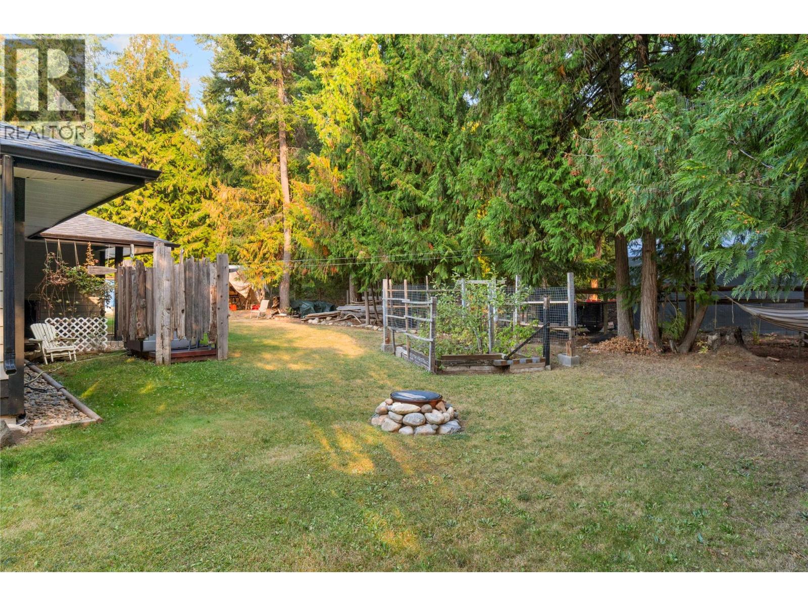  4061 Santa Road, Scotch Creek