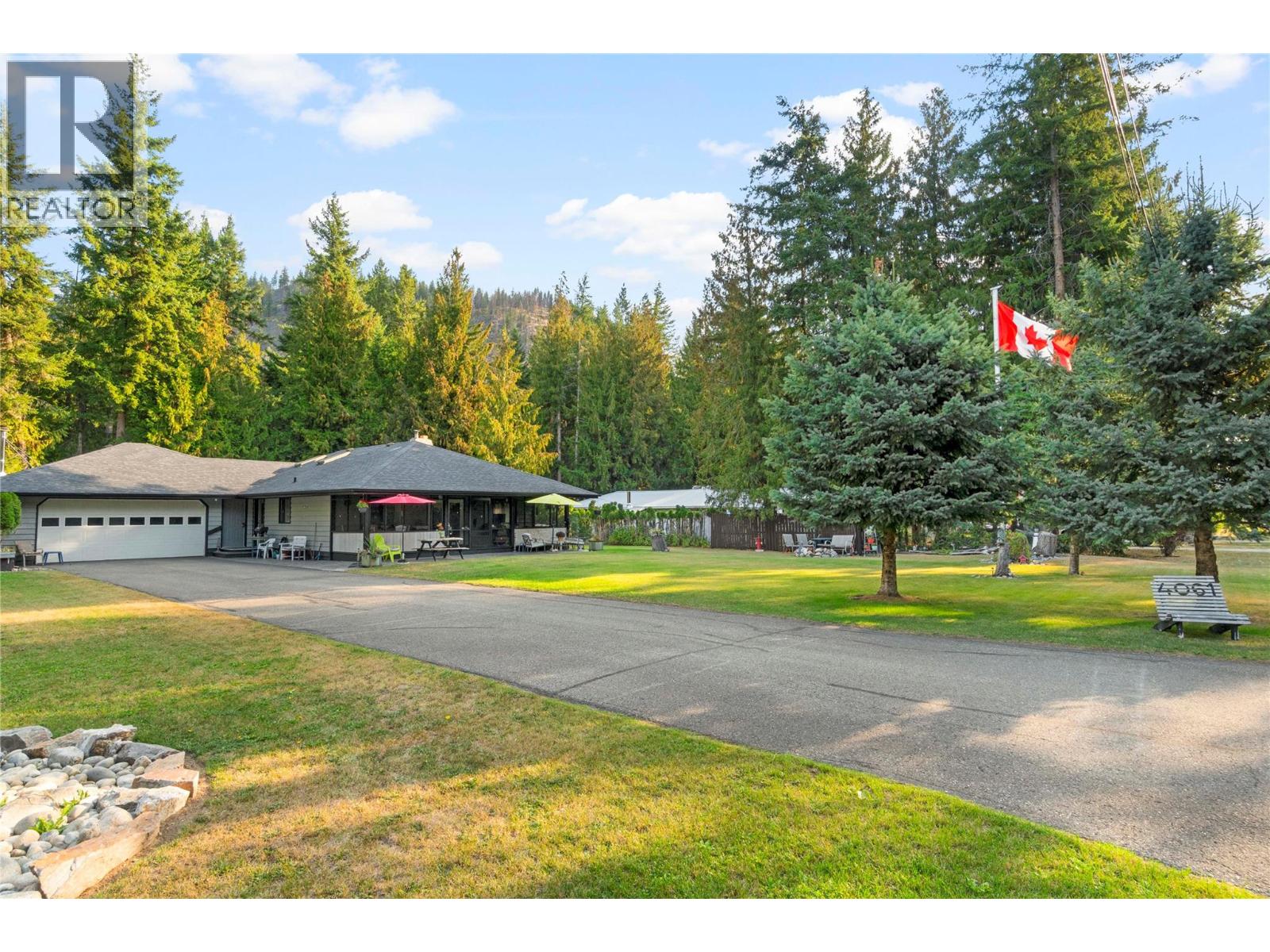  4061 Santa Road, Scotch Creek