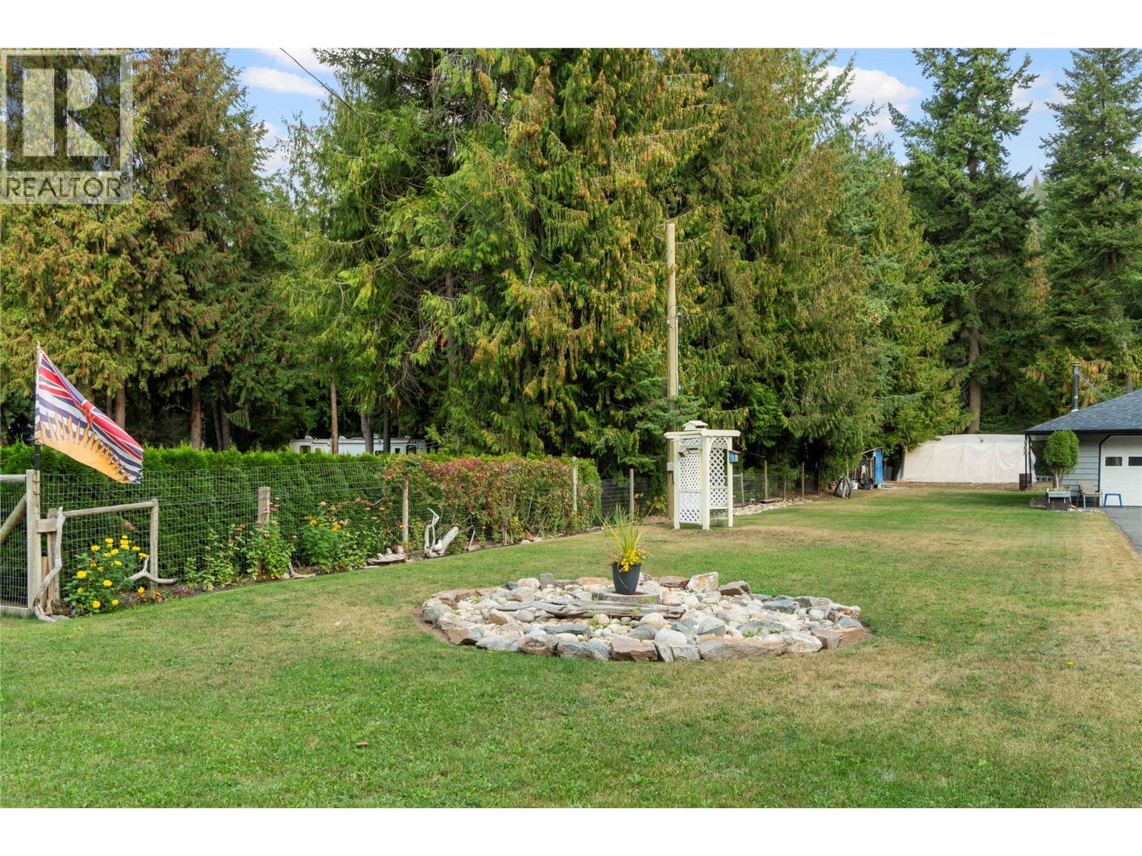  4061 Santa Road, Scotch Creek