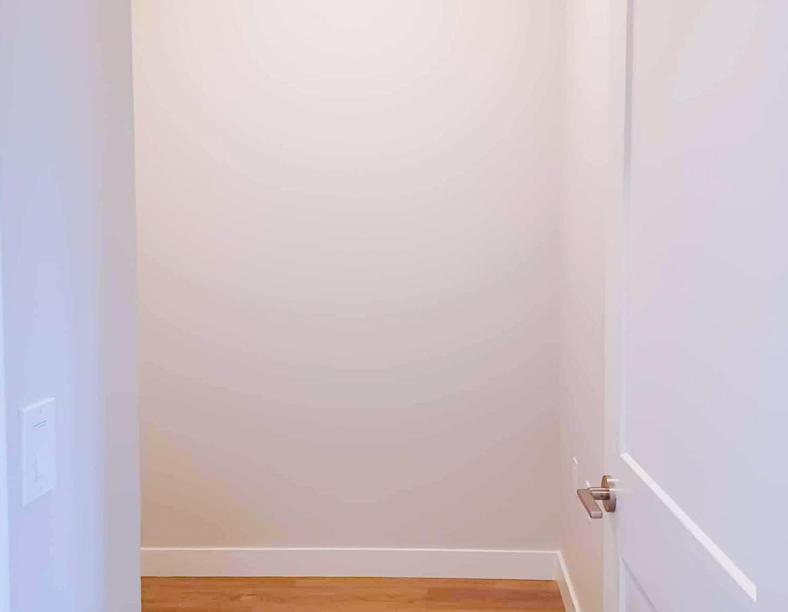 A633 8233 208B STREET, Langley