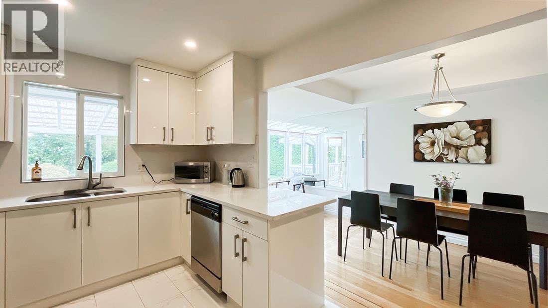 316 W QUEENS ROAD, North Vancouver