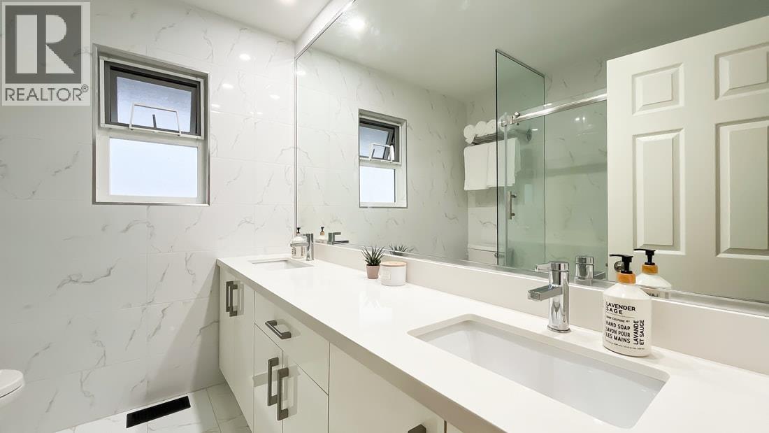 316 W QUEENS ROAD, North Vancouver