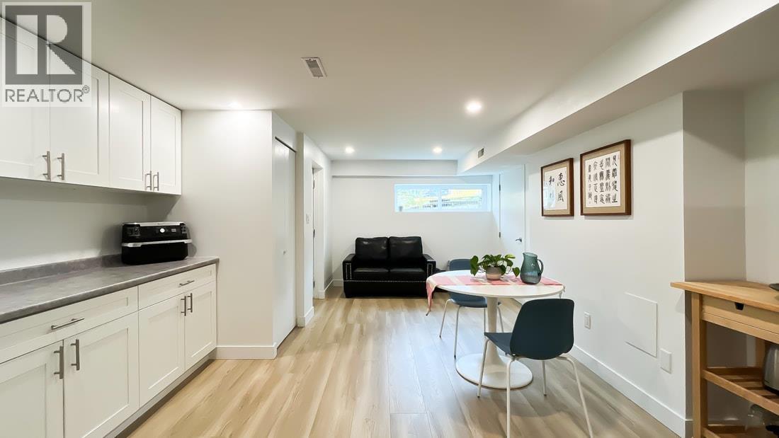 316 W QUEENS ROAD, North Vancouver