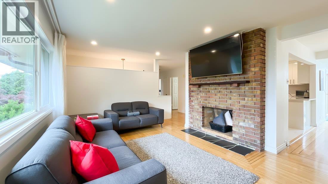 316 W QUEENS ROAD, North Vancouver