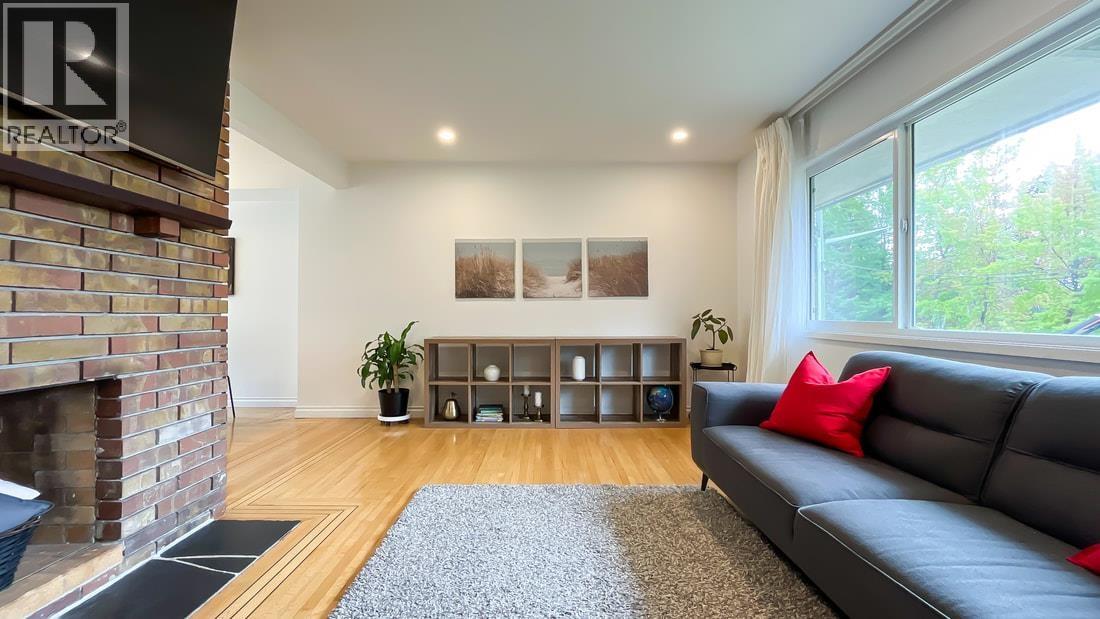 316 W QUEENS ROAD, North Vancouver