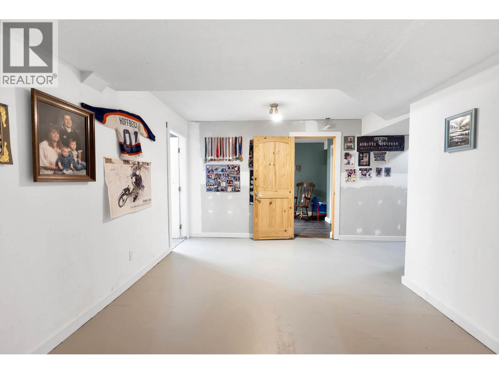 443 REIGHMOUNT DRIVE - 36