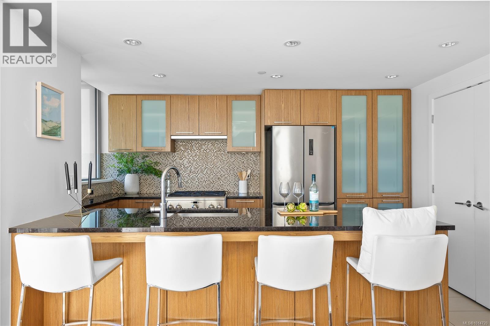 501 608 Broughton Street, Victoria