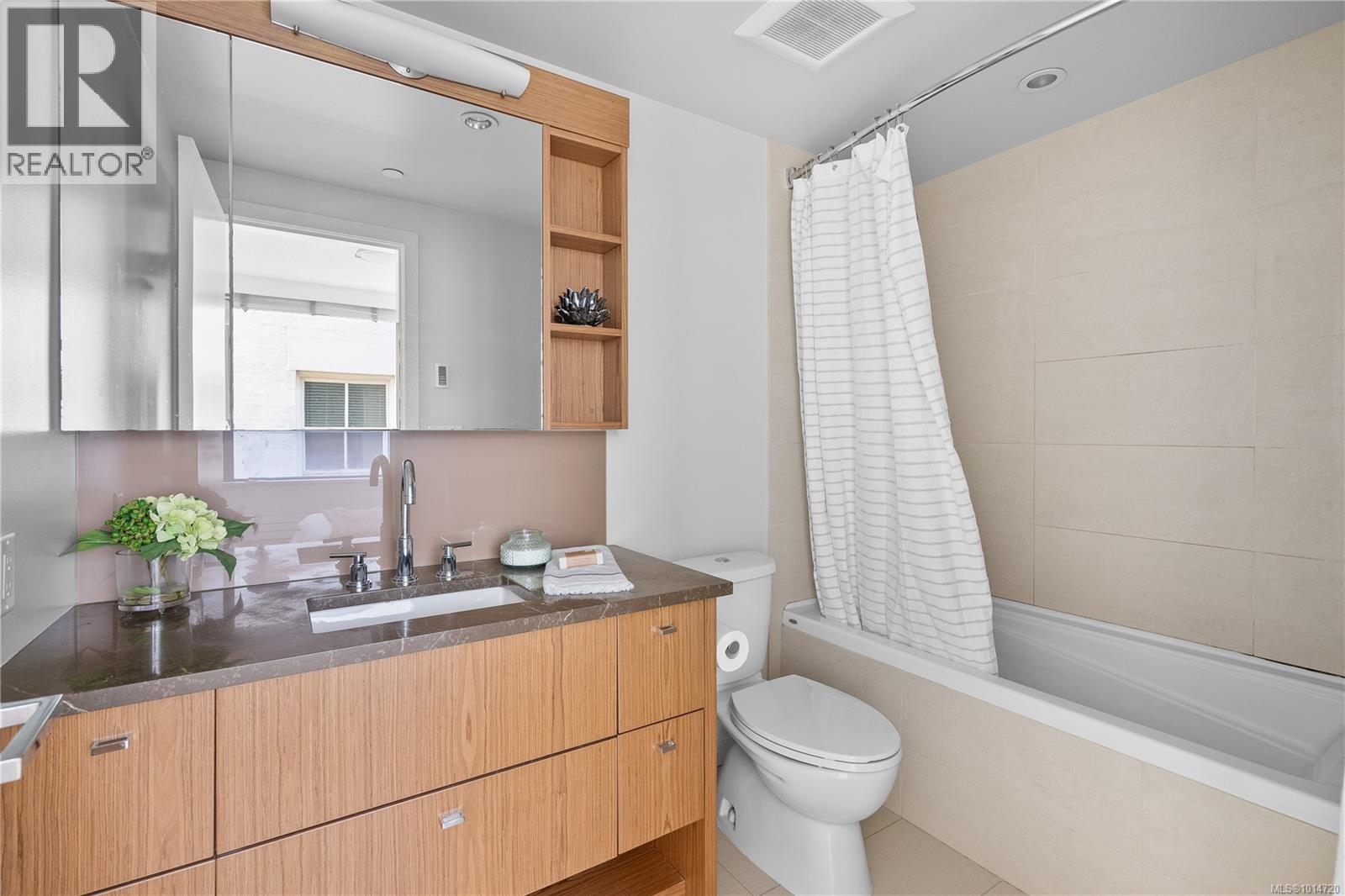 501 608 Broughton Street, Victoria