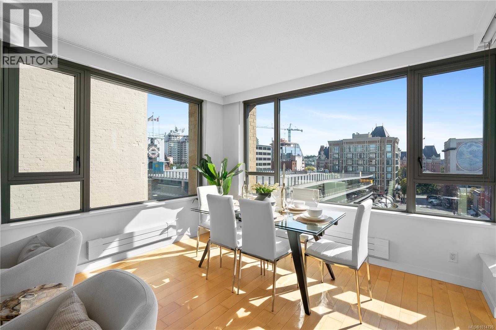 501 608 Broughton Street, Victoria