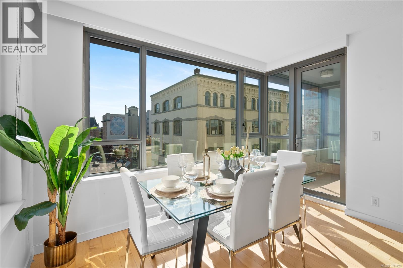 501 608 Broughton Street, Victoria