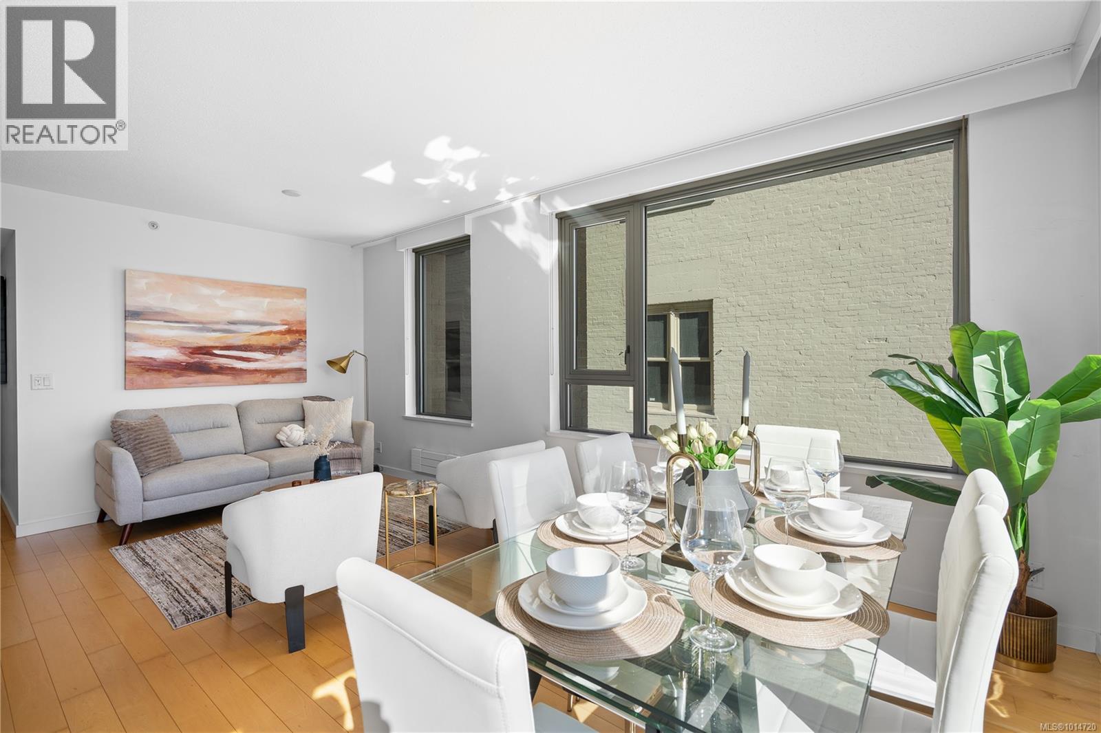 501 608 Broughton Street, Victoria