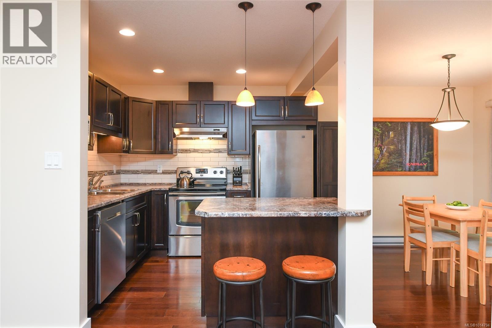 31 3400 Coniston Cres, Cumberland