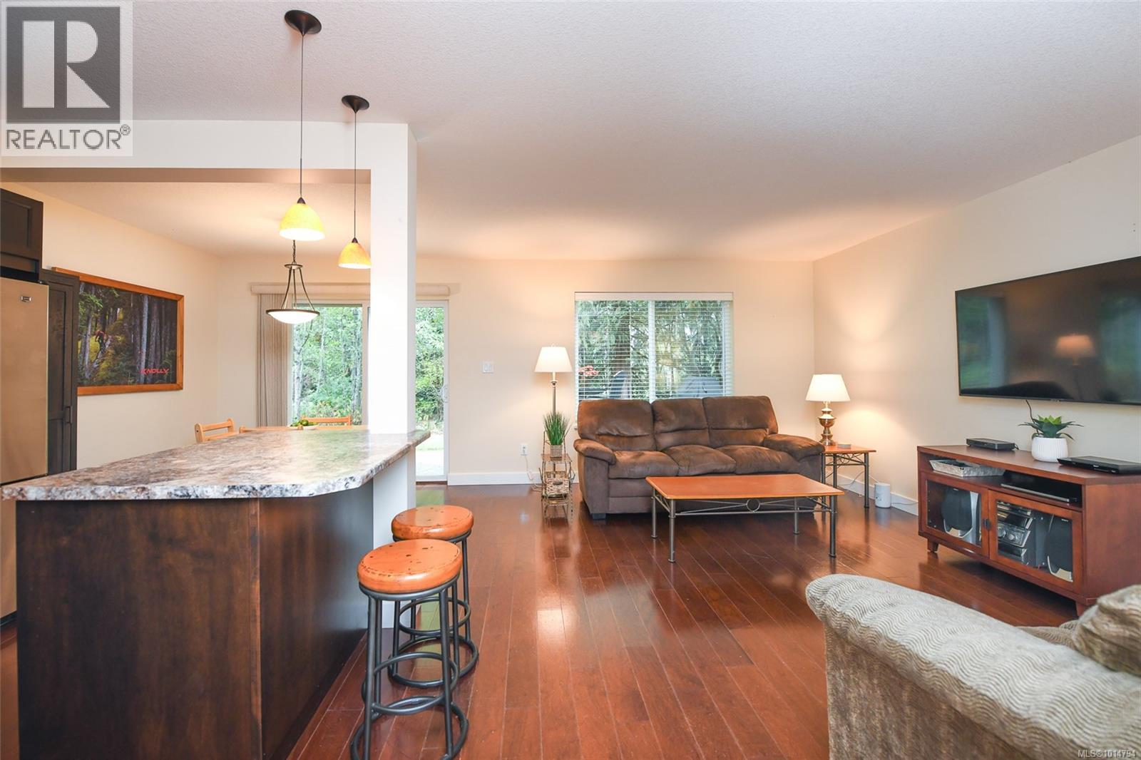 31 3400 Coniston Cres, Cumberland