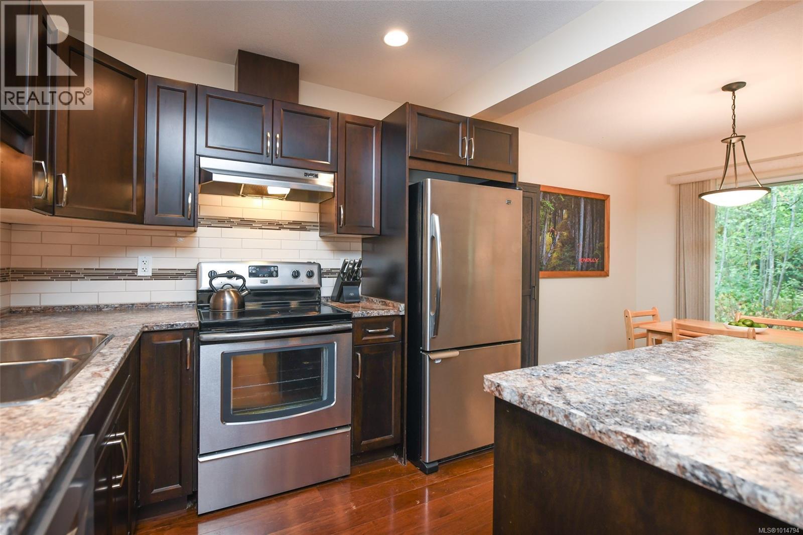 31 3400 Coniston Cres, Cumberland