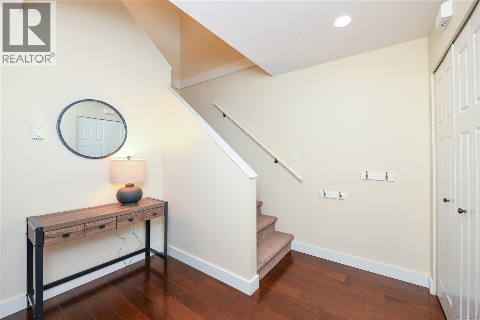 31 3400 Coniston Cres, Cumberland