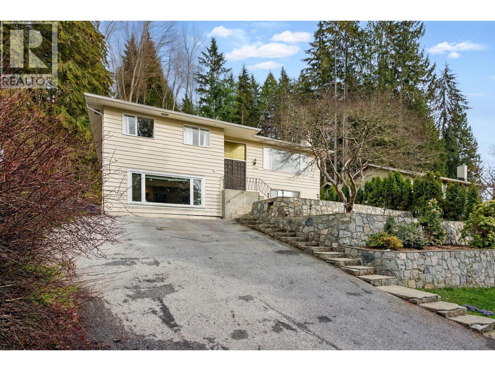 4938 REDONDA DRIVE, North Vancouver