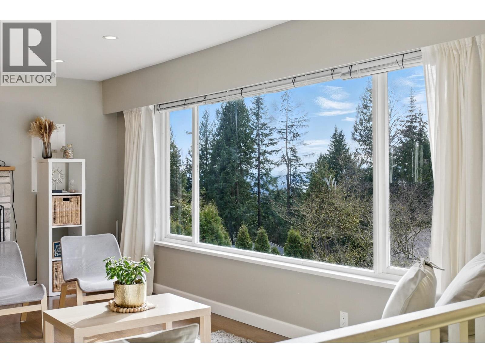 4938 REDONDA DRIVE, North Vancouver