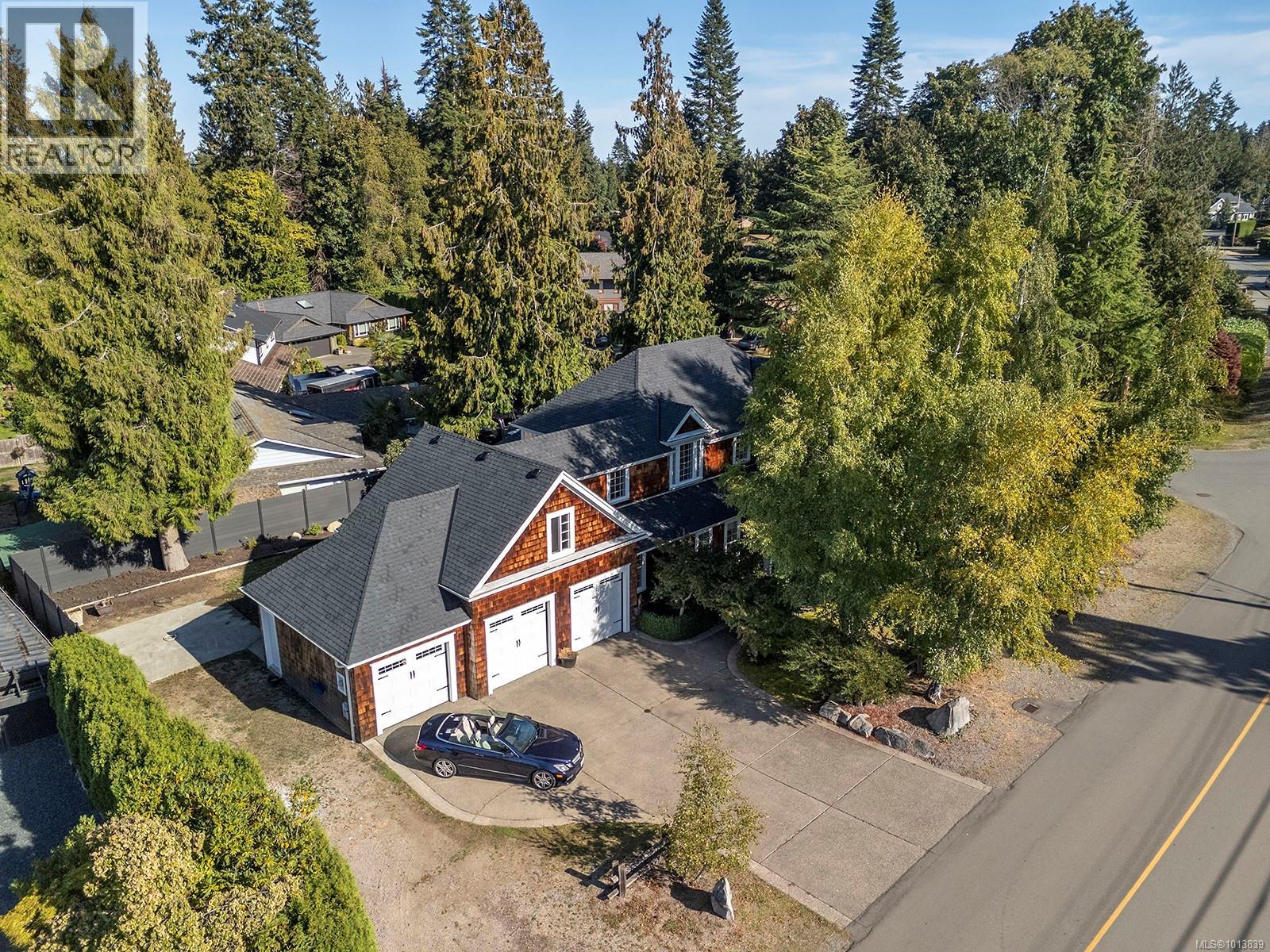 563 Eaglecrest Dr, Qualicum Beach