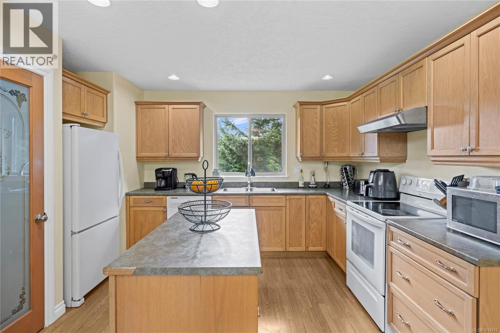 1738 Martini Way, Qualicum Beach
