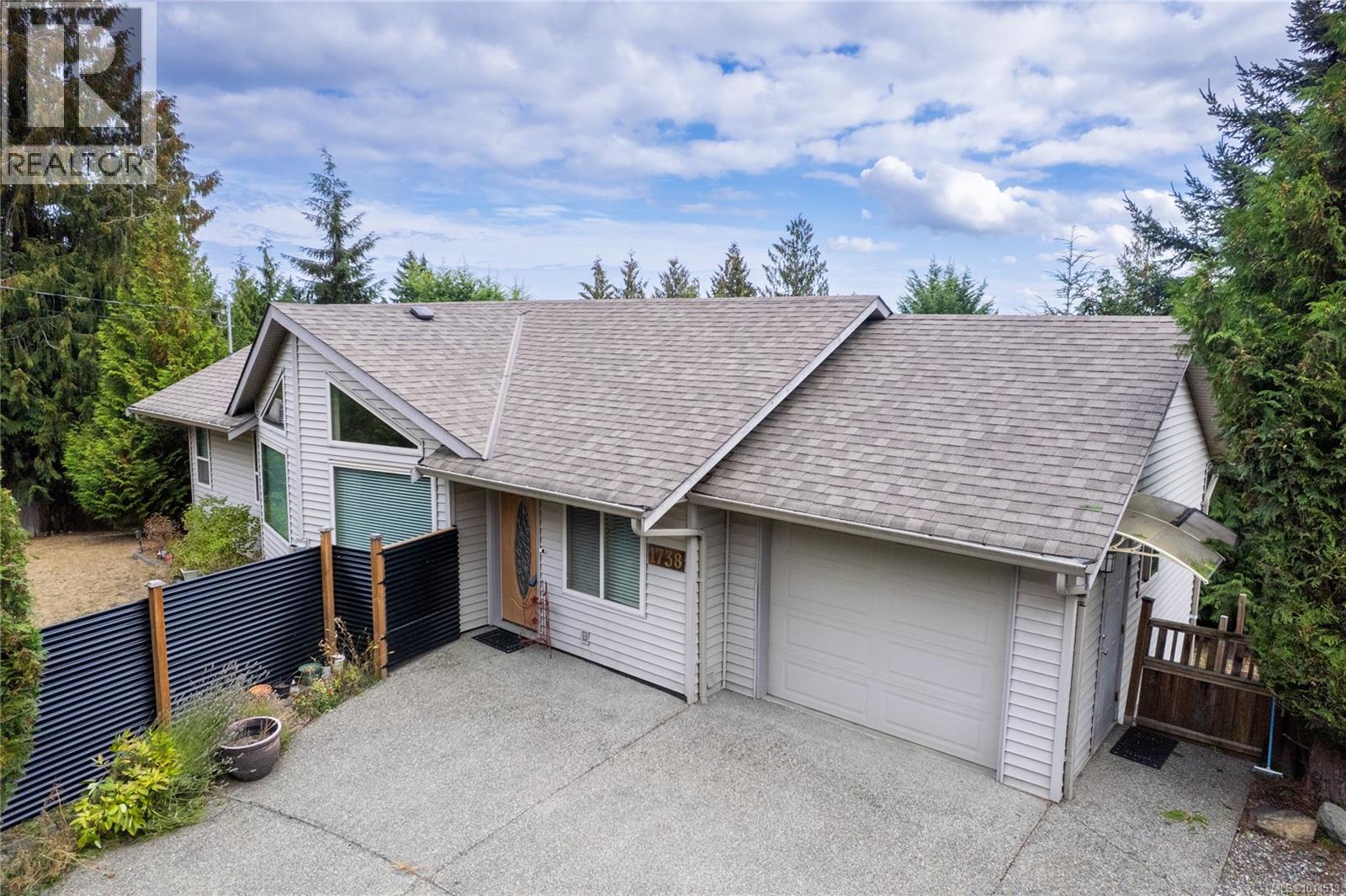 1738 Martini Way, Qualicum Beach