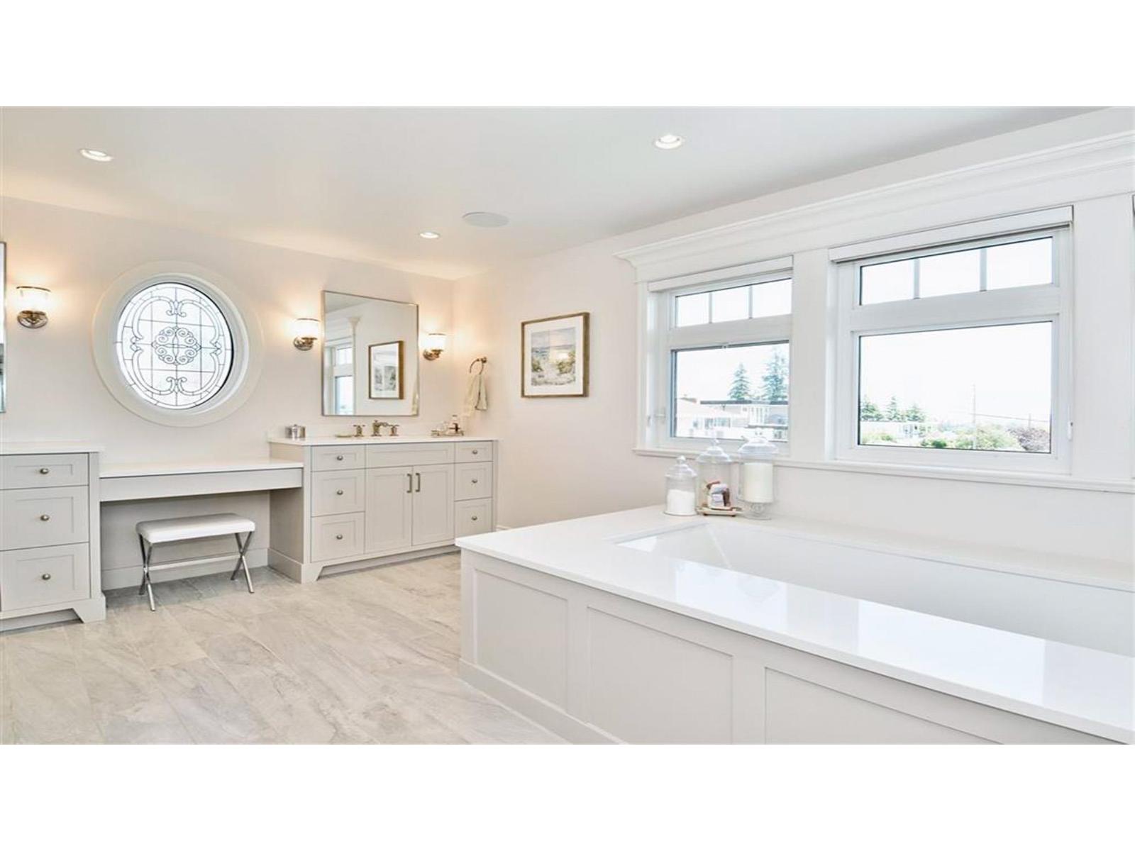 1121 CYPRESS STREET, White Rock