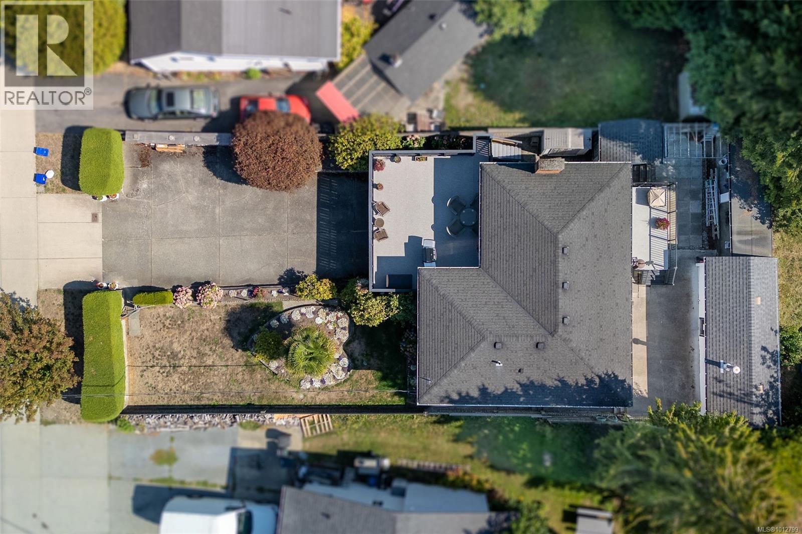  955 Tattersall Drive, Saanich