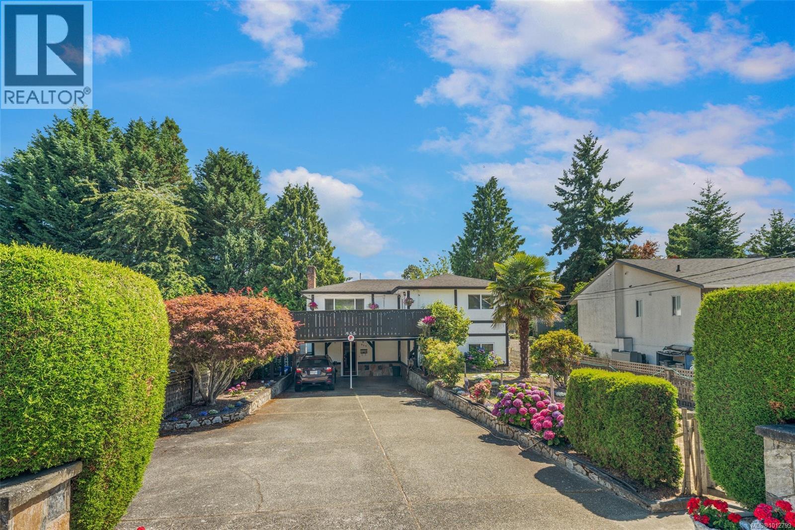  955 Tattersall Drive, Saanich