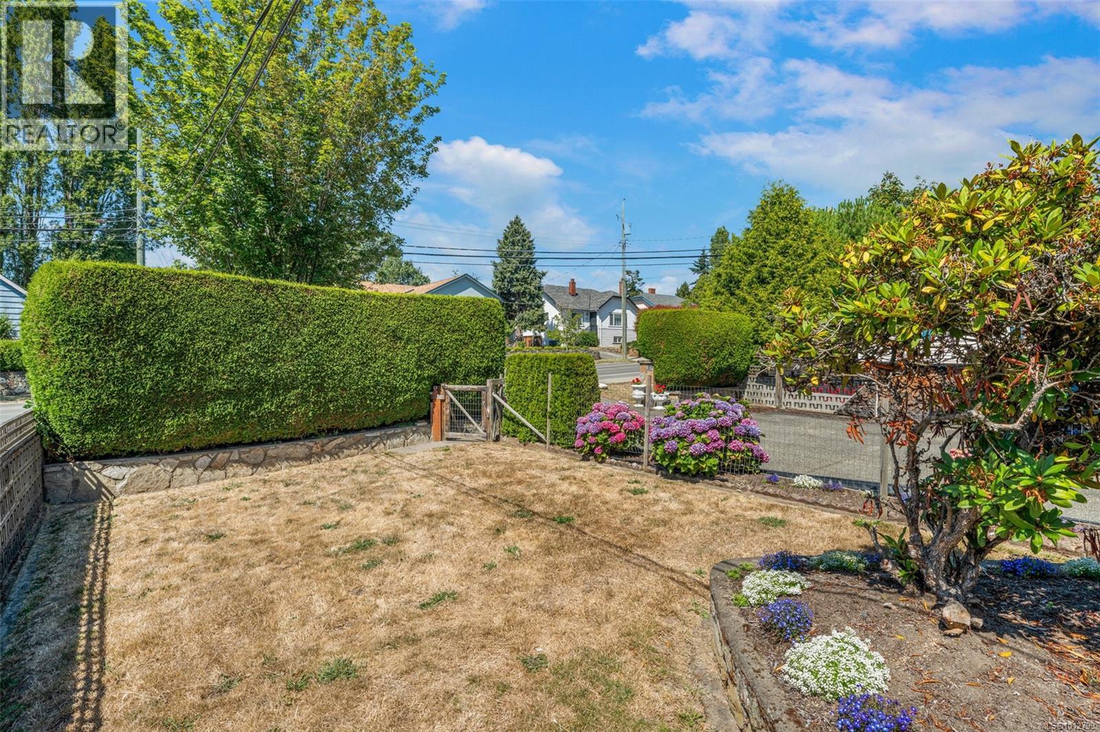  955 Tattersall Drive, Saanich