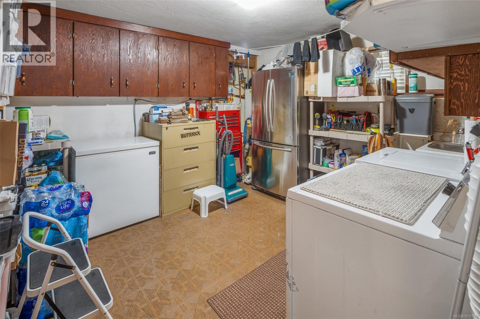  955 Tattersall Drive, Saanich